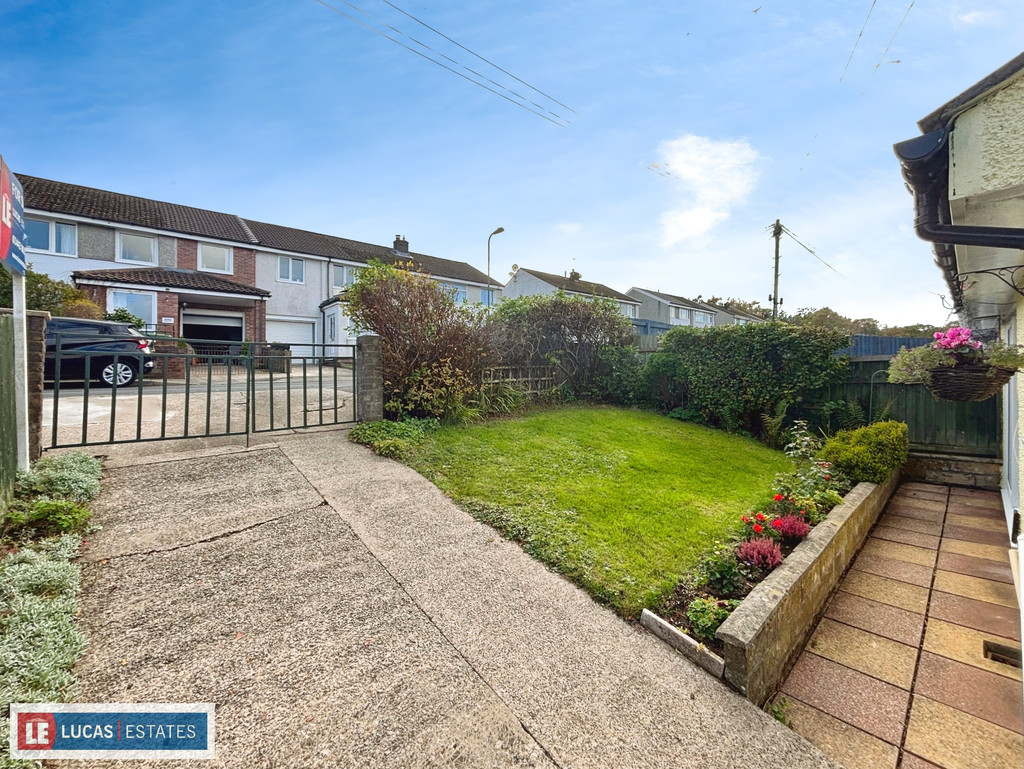 2 bed semi-detached bungalow for sale in St. Annes Gardens, Maesycwmmer  - Property Image 18