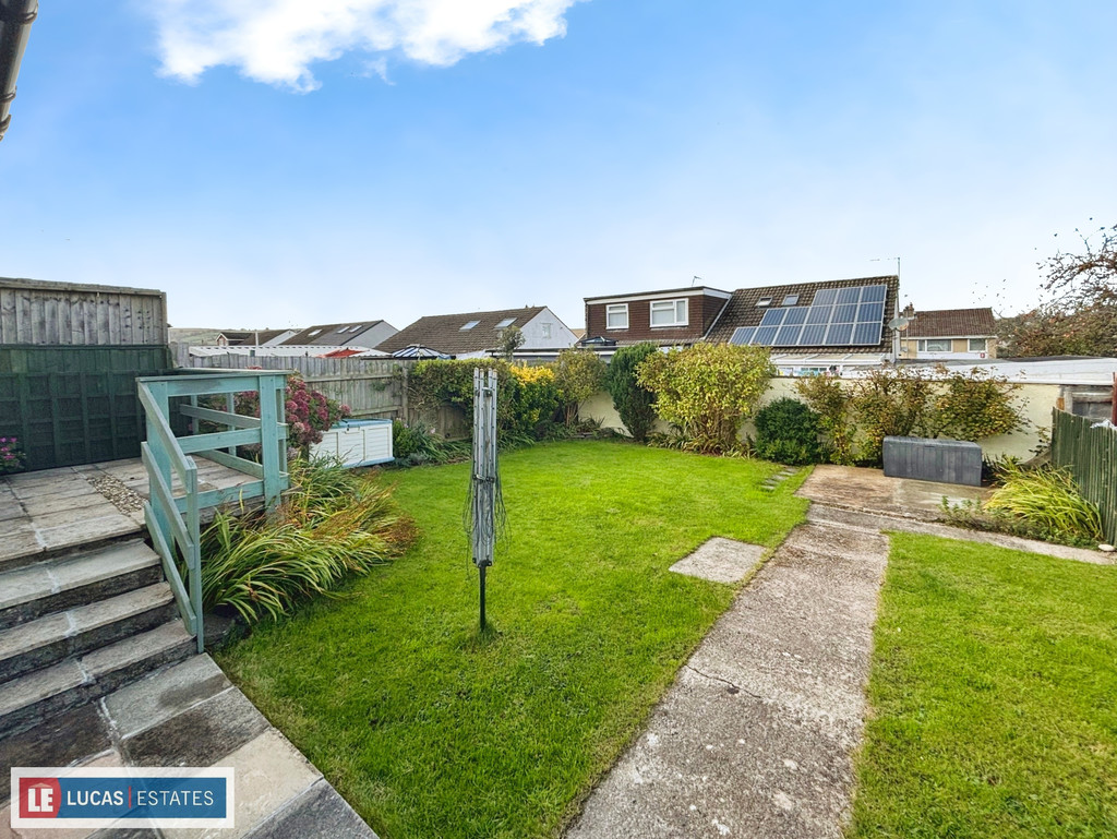 2 bed semi-detached bungalow for sale in St. Annes Gardens, Maesycwmmer  - Property Image 2