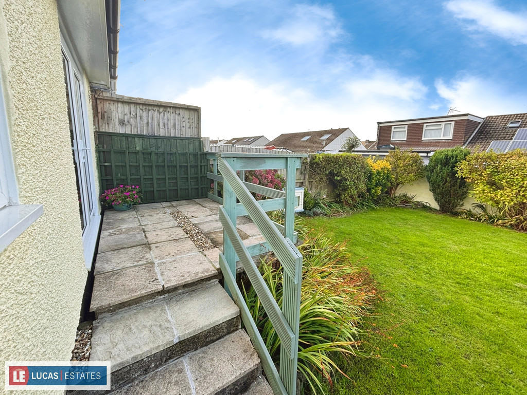 2 bed semi-detached bungalow for sale in St. Annes Gardens, Maesycwmmer  - Property Image 23