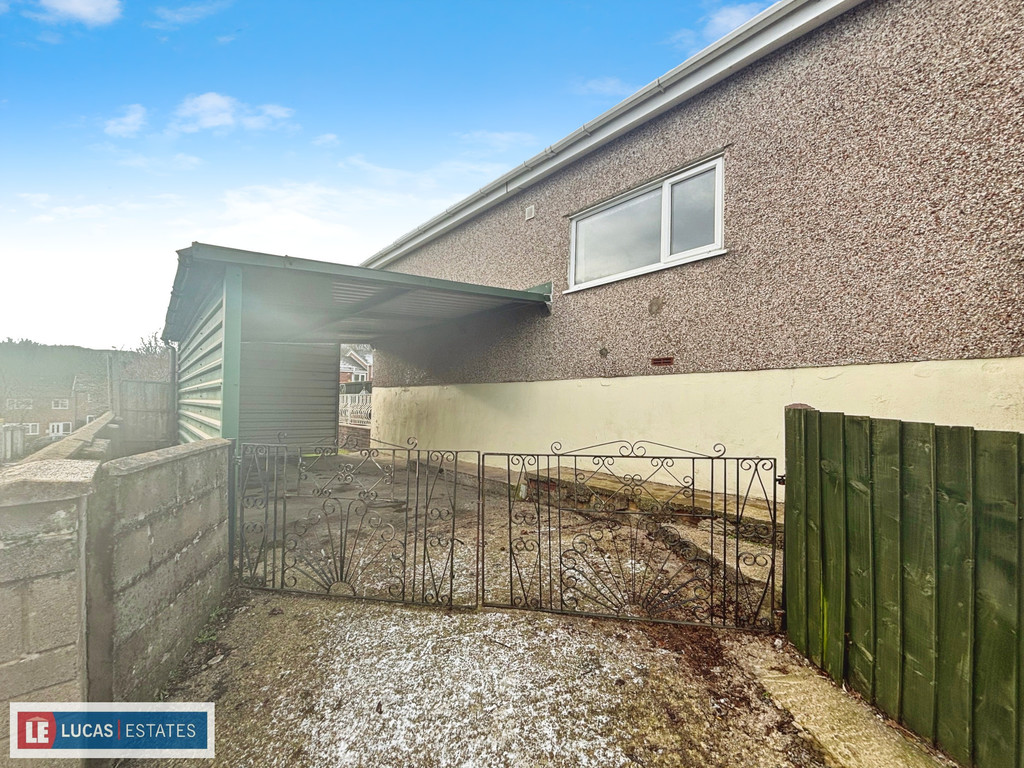 3 bed detached bungalow for sale in Tyn-y-coed, Ystrad Mynach - Property Image 16
