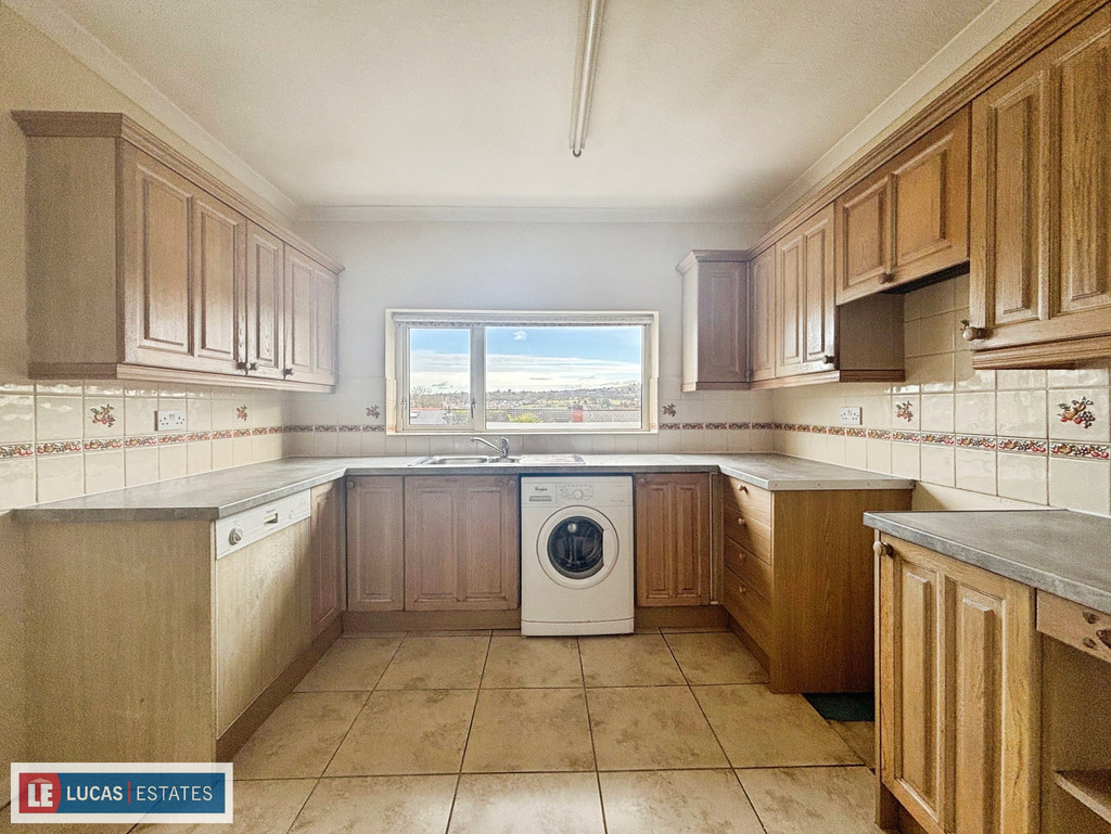 3 bed detached bungalow for sale in Tyn-y-coed, Ystrad Mynach - Property Image 6