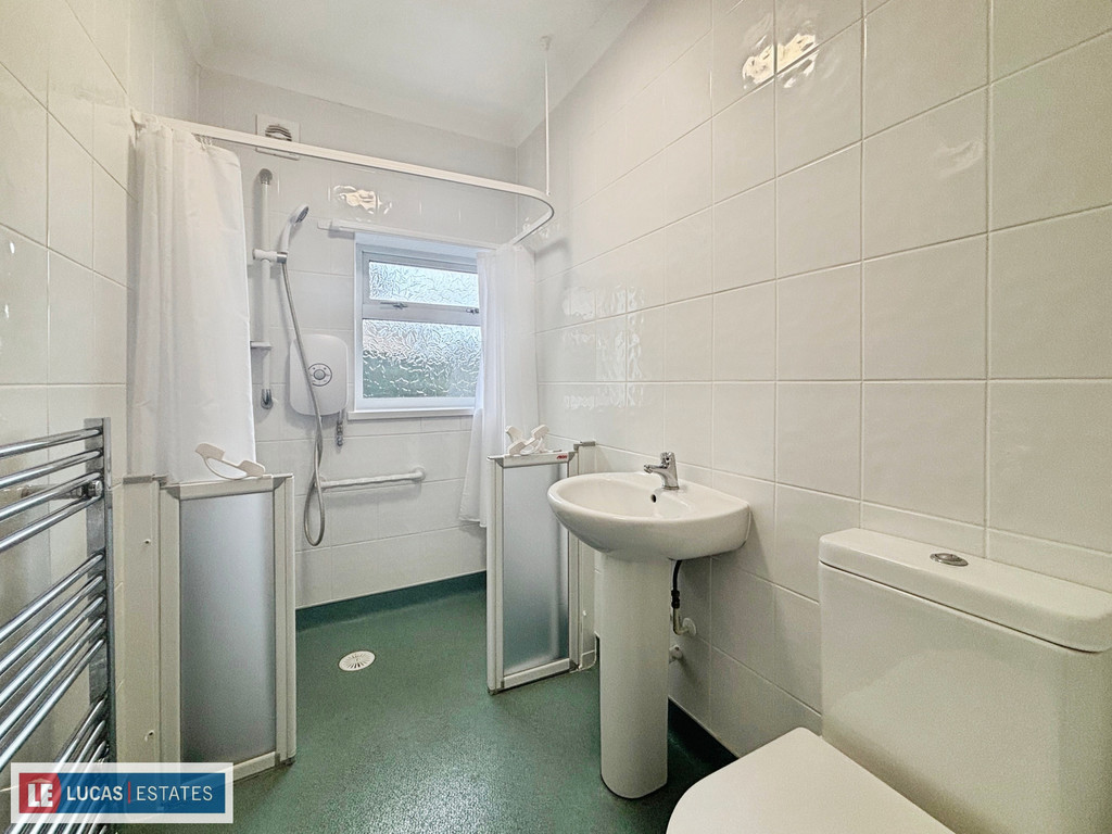 3 bed detached bungalow for sale in Tyn-y-coed, Ystrad Mynach - Property Image 13