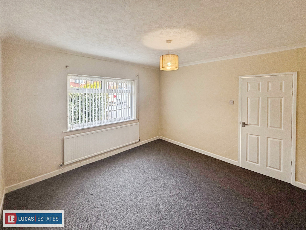 3 bed detached bungalow for sale in Tyn-y-coed, Ystrad Mynach - Property Image 10