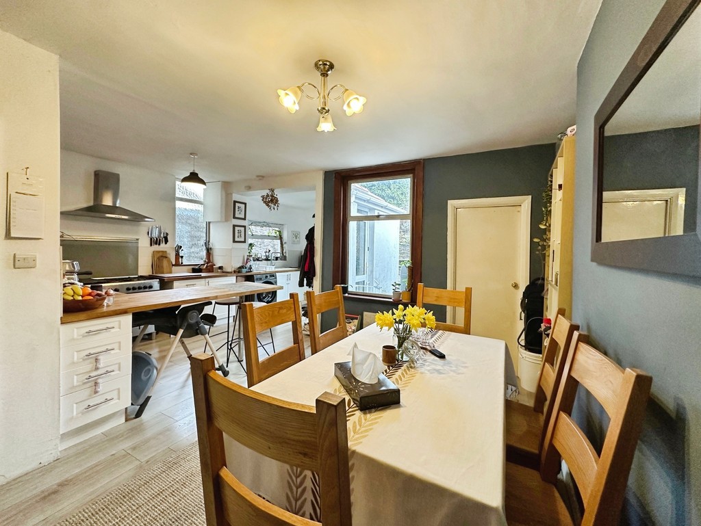 4 bed semi-detached house for sale in Main Road, Maesycwmmer, Hengoed - Property Image 9
