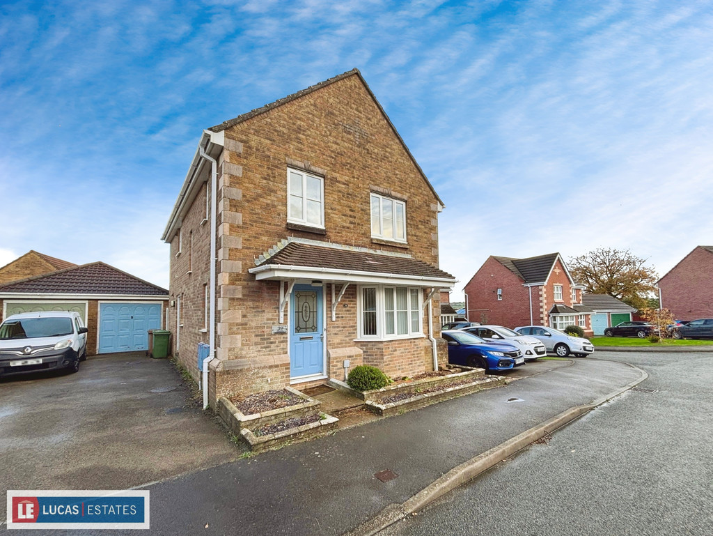 4 bed detached house for sale in Rhodfa Glascoed, Blackwood  - Property Image 1