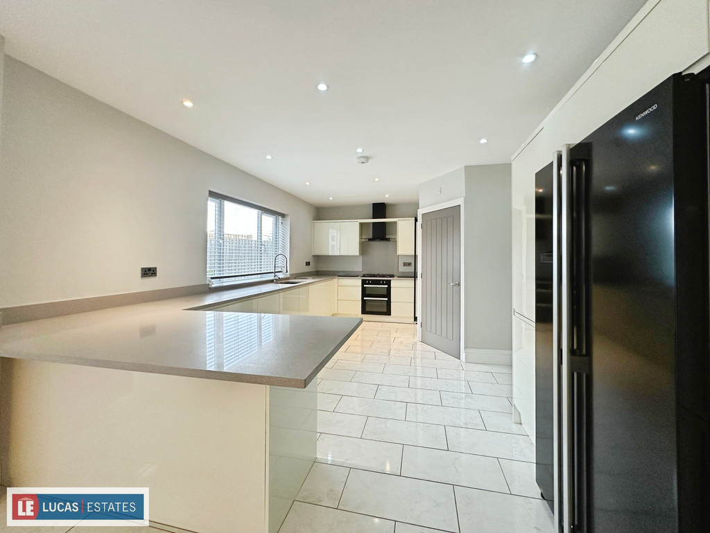 4 bed detached house for sale in Trem-y-ffynnon The Rise, Pengam - Property Image 4