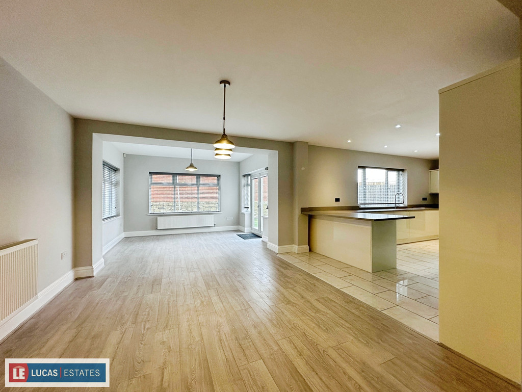 4 bed detached house for sale in Trem-y-ffynnon The Rise, Pengam - Property Image 5