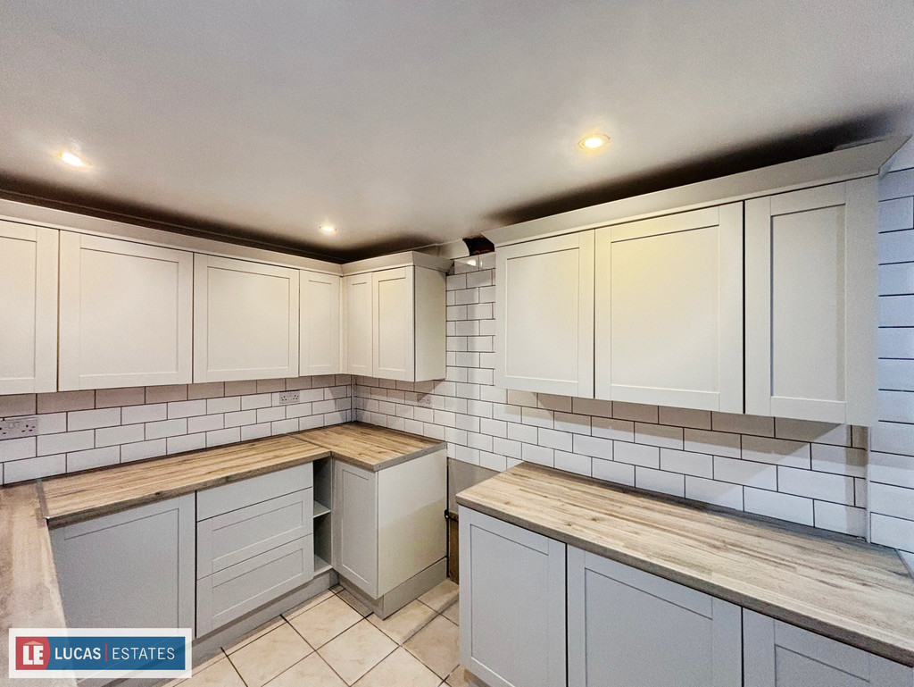 3 bed semi-detached house for sale in Woodfield Terrace, Tir-y-berth, Hengoed  - Property Image 10