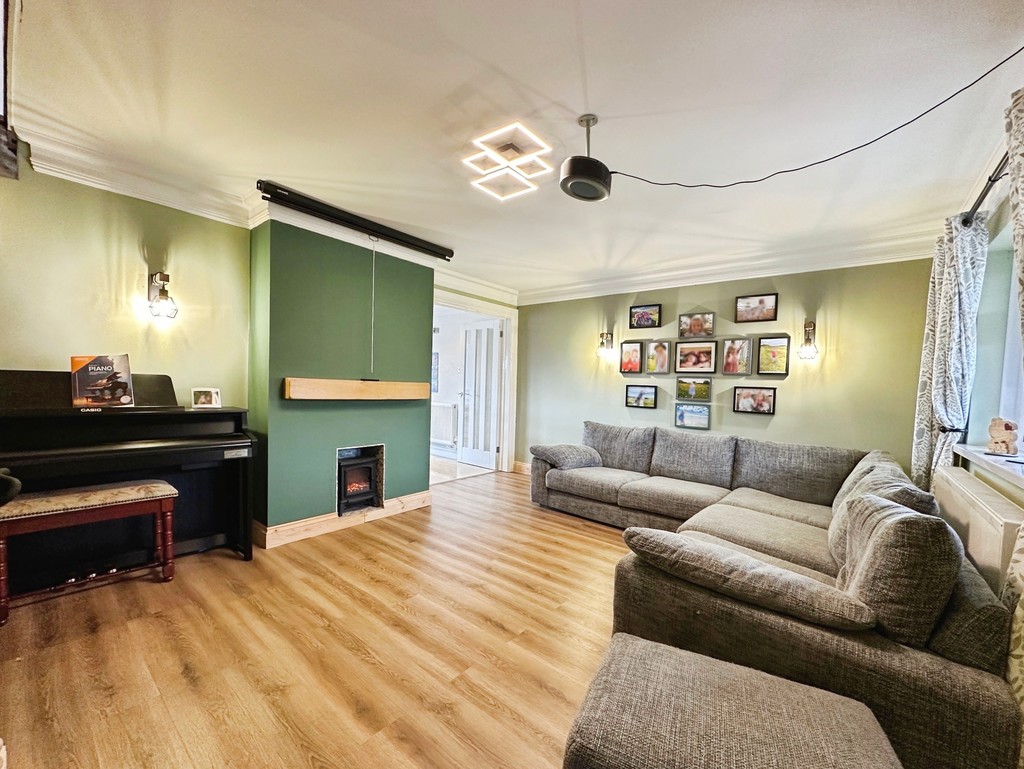 4 bed detached house for sale in Beaumaris Way, Grove Park, Blackwood  - Property Image 8