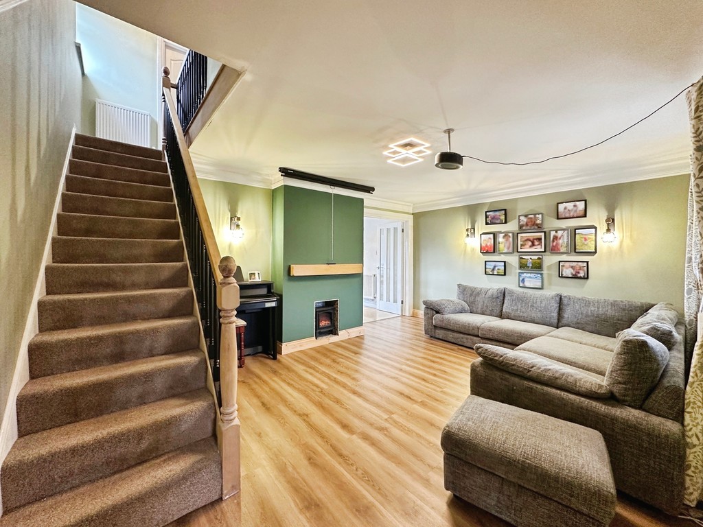 4 bed detached house for sale in Beaumaris Way, Grove Park, Blackwood  - Property Image 9