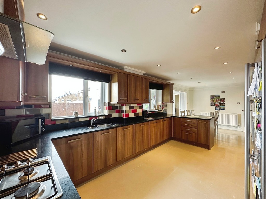 4 bed detached house for sale in Beaumaris Way, Grove Park, Blackwood  - Property Image 5