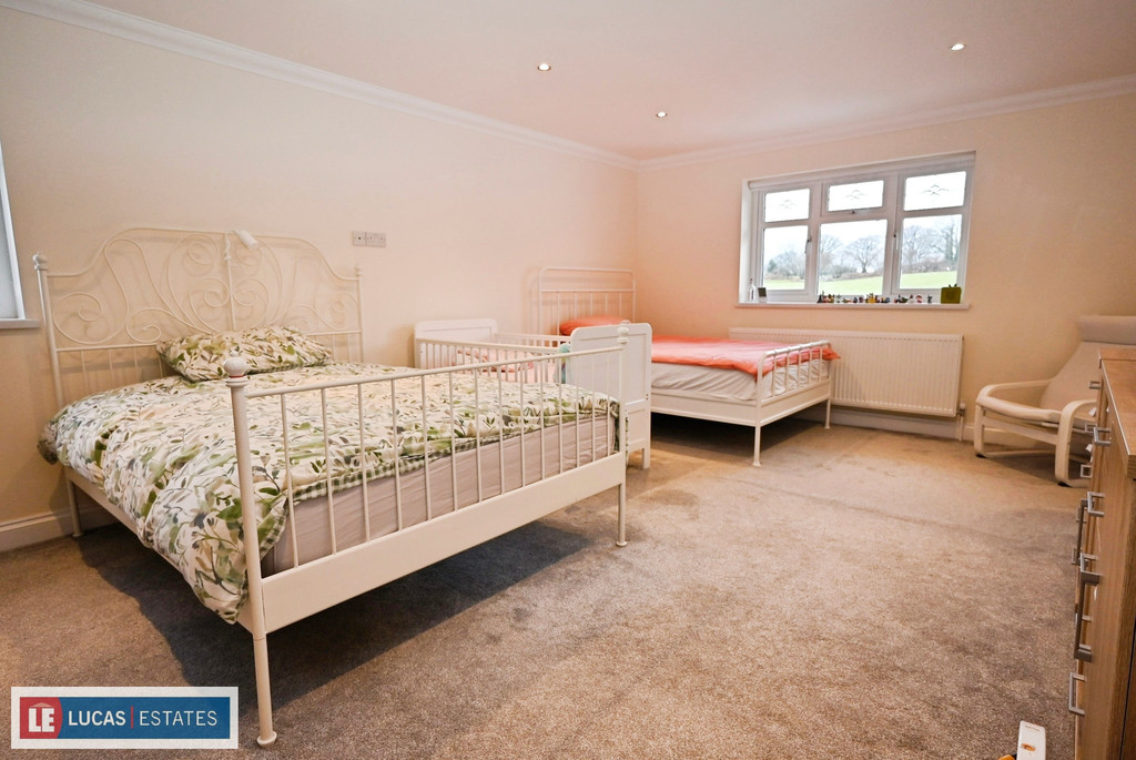 4 bed detached house for sale in Beaumaris Way, Grove Park, Blackwood  - Property Image 15