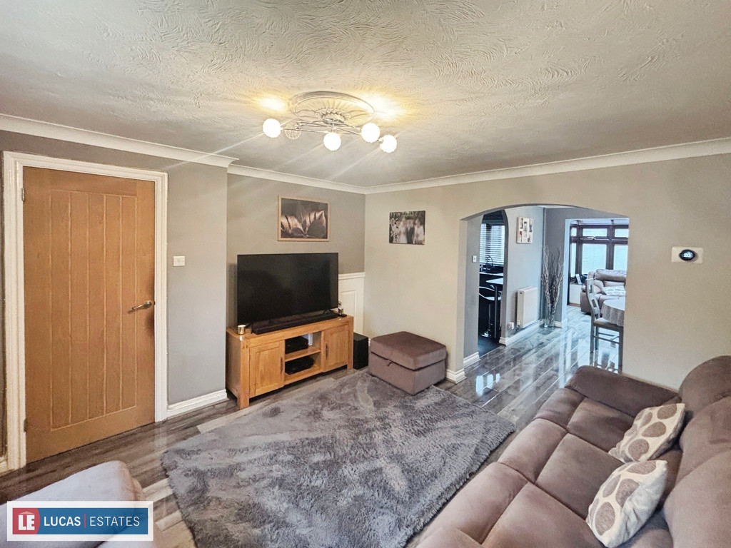 4 bed detached house for sale in Bryn Awelon, Penpedairheol  - Property Image 5
