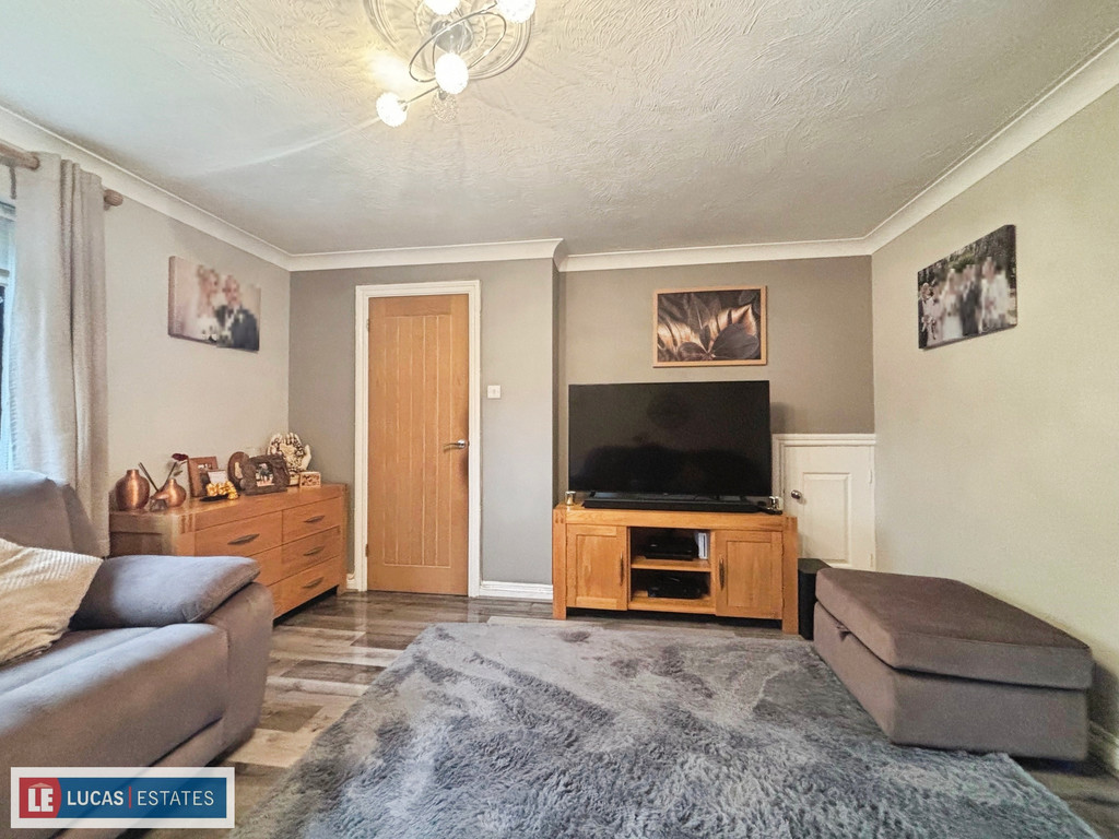 4 bed detached house for sale in Bryn Awelon, Penpedairheol  - Property Image 7