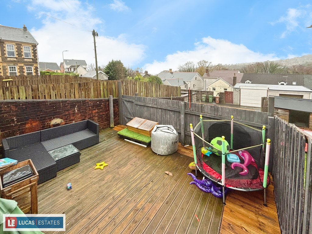3 bed terraced house for sale in Chave Terrace, Maesycwmmer  - Property Image 22