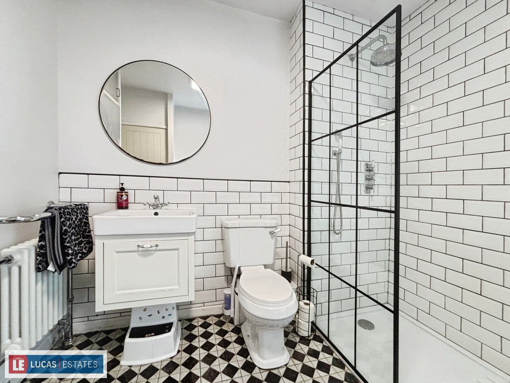 3 bed terraced house for sale in Chave Terrace, Maesycwmmer  - Property Image 13