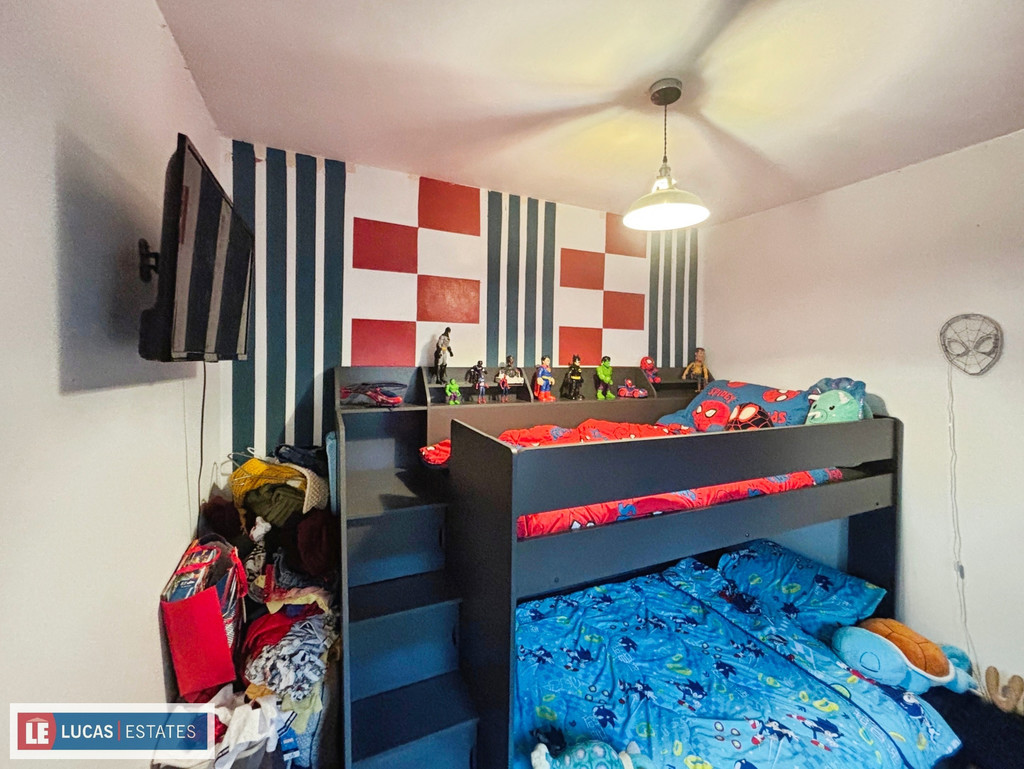 3 bed terraced house for sale in Chave Terrace, Maesycwmmer  - Property Image 18