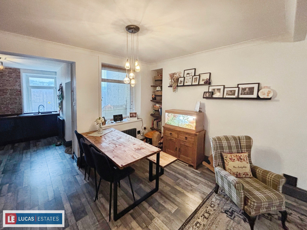 3 bed terraced house for sale in Chave Terrace, Maesycwmmer  - Property Image 6