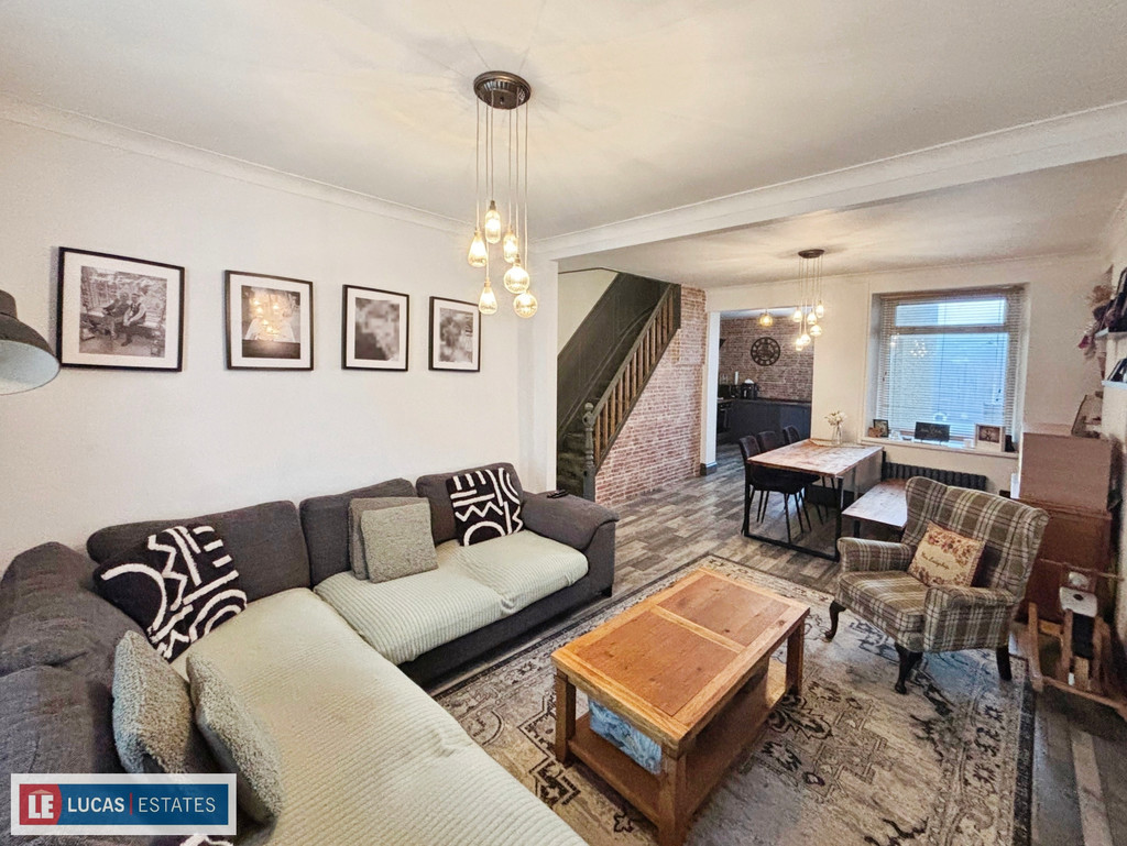 3 bed terraced house for sale in Chave Terrace, Maesycwmmer  - Property Image 3