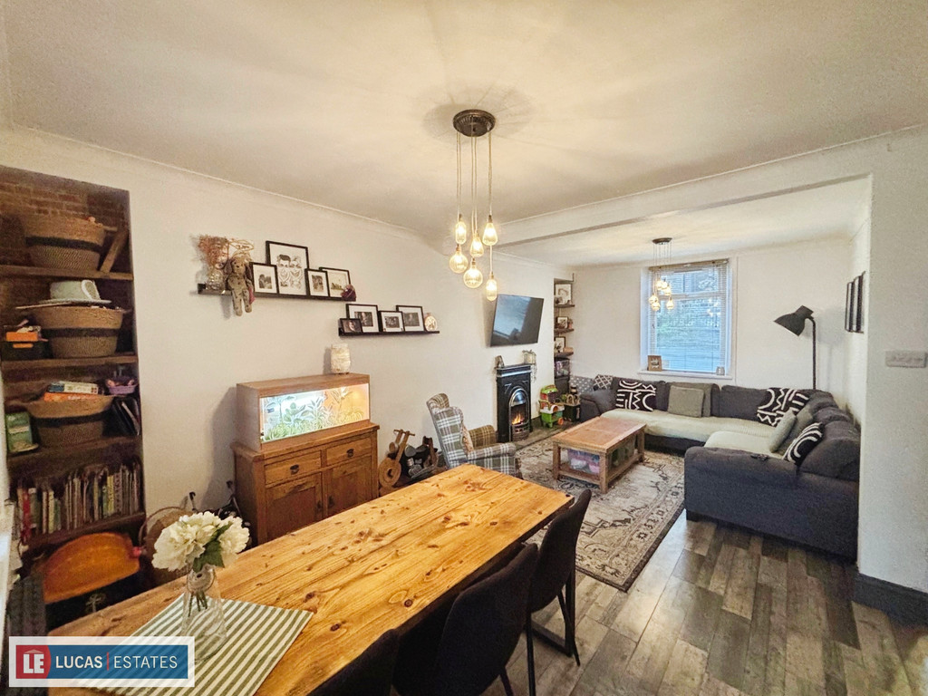 3 bed terraced house for sale in Chave Terrace, Maesycwmmer  - Property Image 7