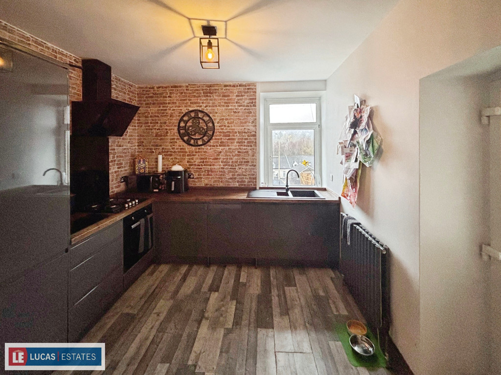3 bed terraced house for sale in Chave Terrace, Maesycwmmer  - Property Image 4