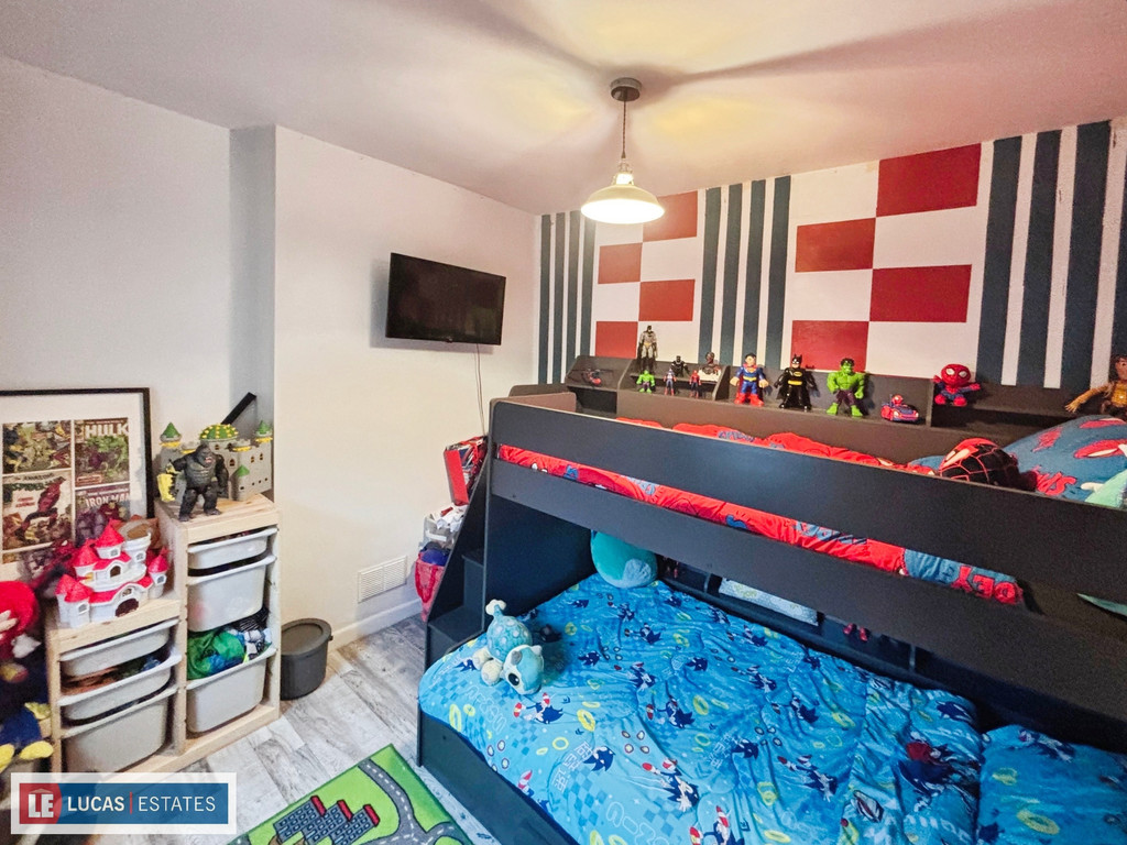 3 bed terraced house for sale in Chave Terrace, Maesycwmmer  - Property Image 17