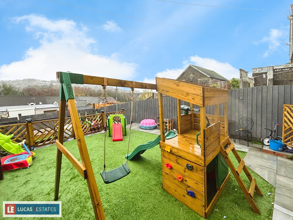 3 bed terraced house for sale in Chave Terrace, Maesycwmmer  - Property Image 21