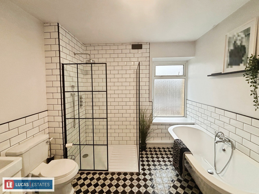 3 bed terraced house for sale in Chave Terrace, Maesycwmmer  - Property Image 12