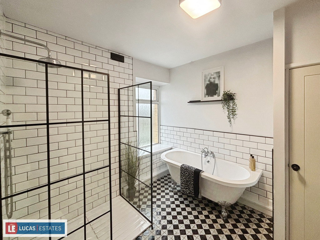 3 bed terraced house for sale in Chave Terrace, Maesycwmmer  - Property Image 14
