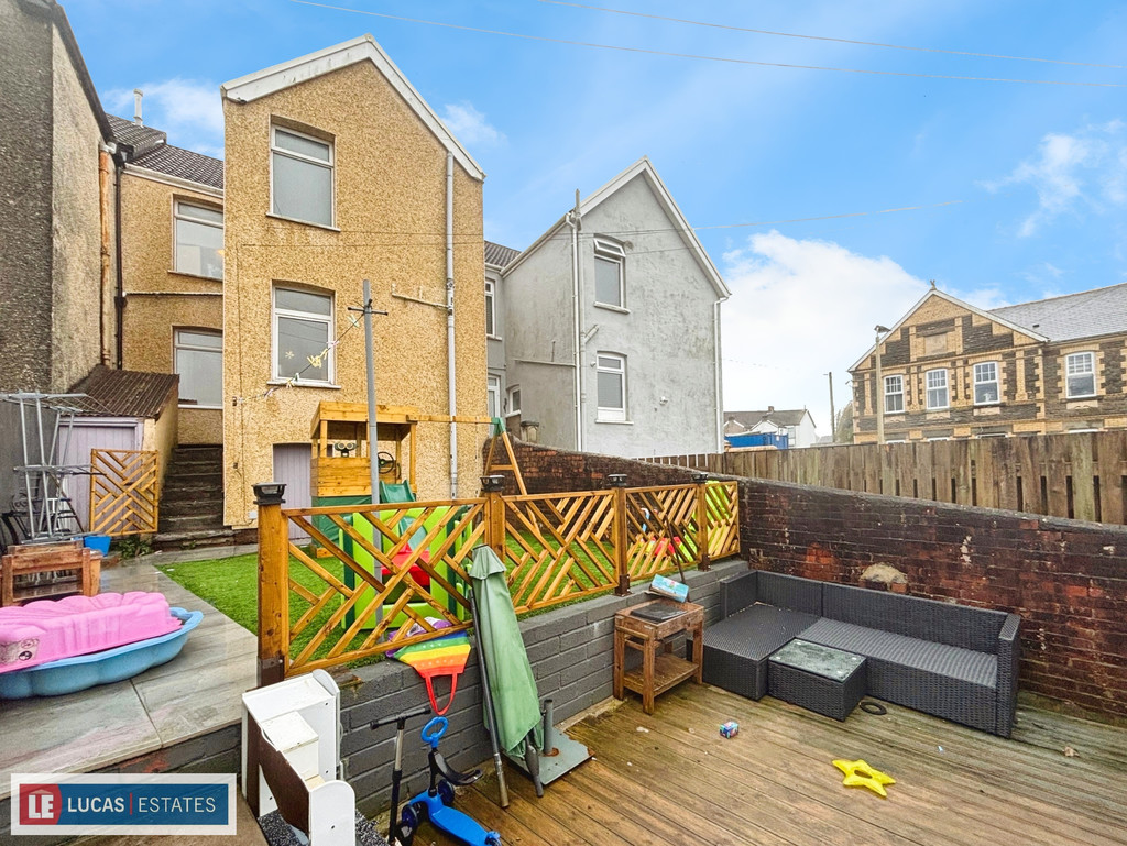 3 bed terraced house for sale in Chave Terrace, Maesycwmmer  - Property Image 23