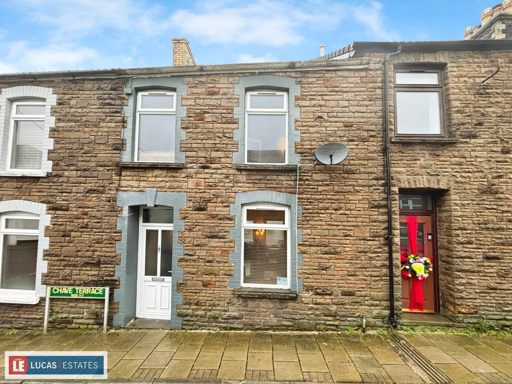 3 bed terraced house for sale in Chave Terrace, Maesycwmmer - Property Image 1