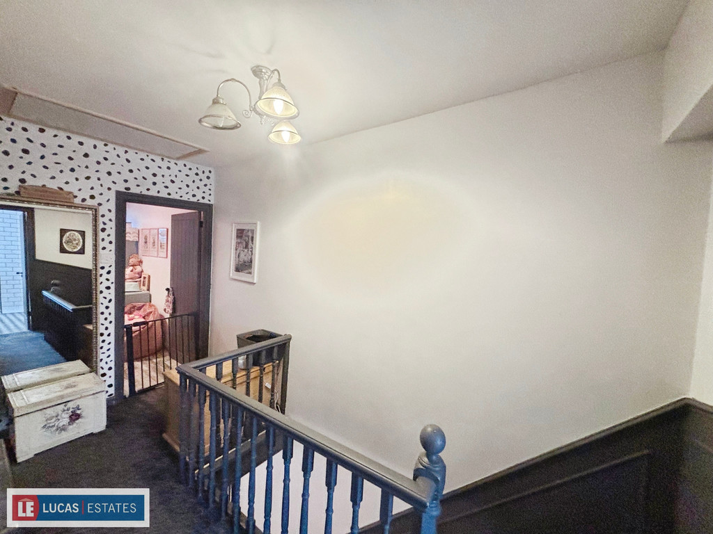 3 bed terraced house for sale in Chave Terrace, Maesycwmmer  - Property Image 11