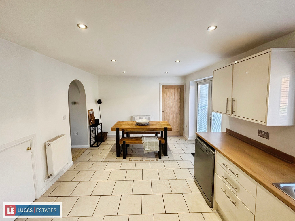 4 bed detached house for sale in Hafod Goch, Hengoed  - Property Image 10