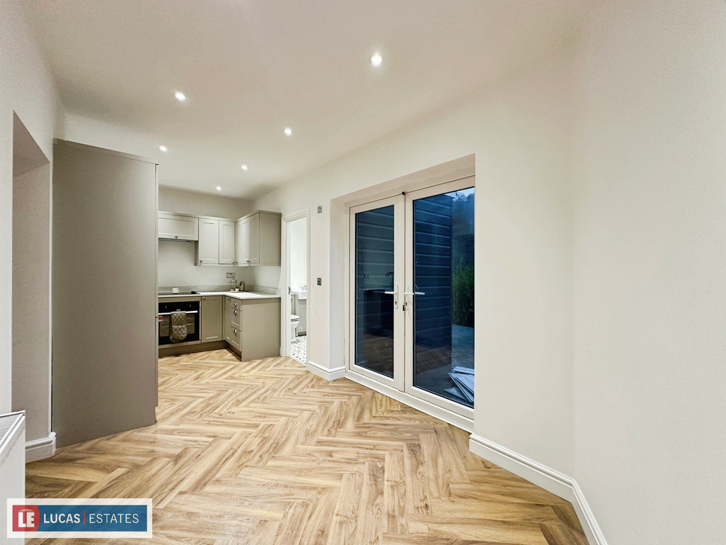 2 bed cottage for sale in Renovated Cottage, Colly Row, Bedlinog - Property Image 4
