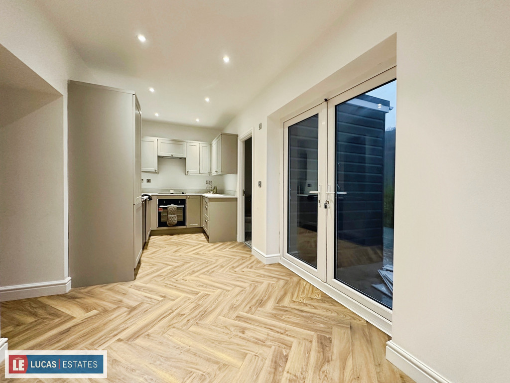 2 bed cottage for sale in Renovated Cottage, Colly Row, Bedlinog - Property Image 5