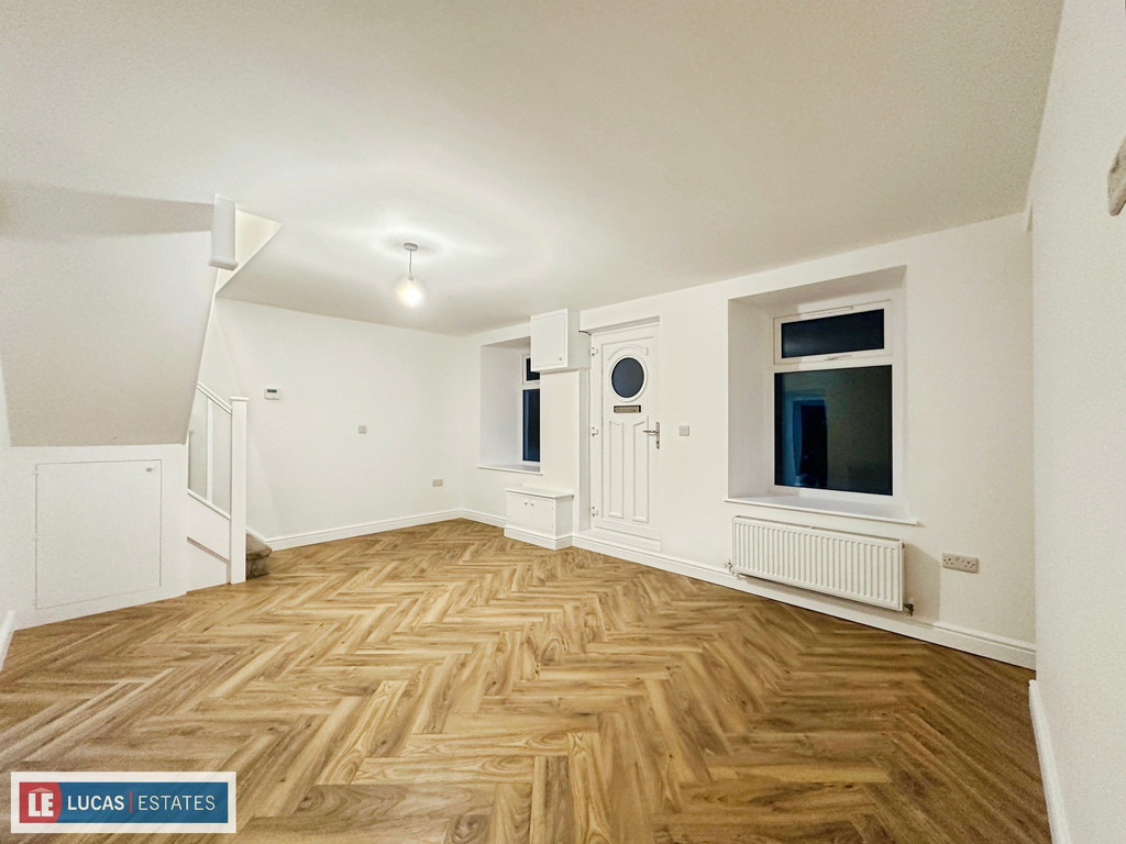 2 bed cottage for sale in Renovated Cottage, Colly Row, Bedlinog - Property Image 7