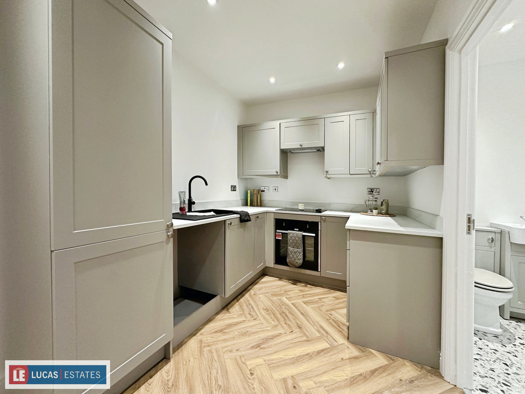 2 bed cottage for sale in Renovated Cottage, Colly Row, Bedlinog - Property Image 3