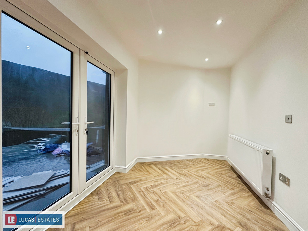 2 bed cottage for sale in Renovated Cottage, Colly Row, Bedlinog - Property Image 6