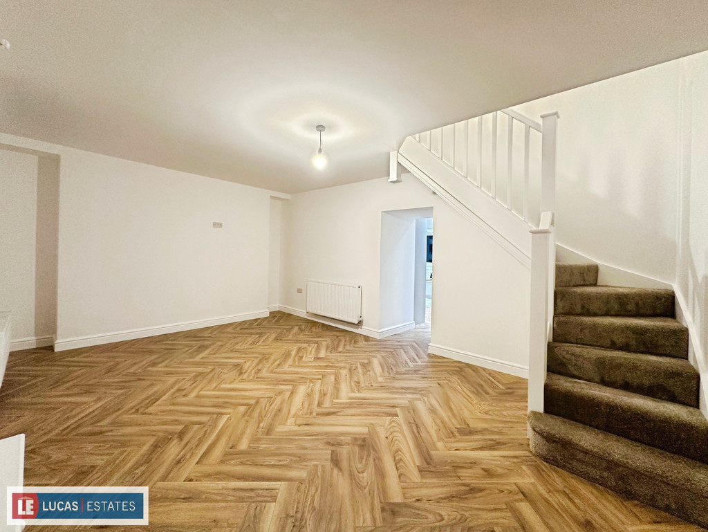2 bed cottage for sale in Renovated Cottage, Colly Row, Bedlinog - Property Image 8