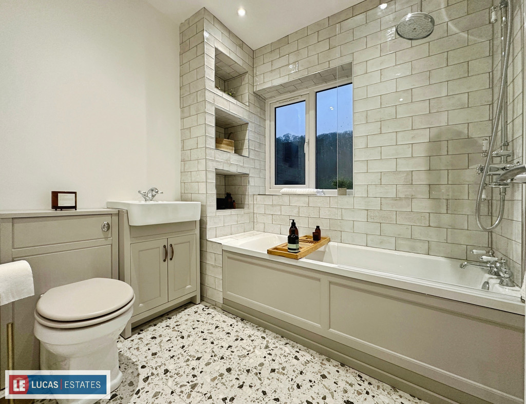 2 bed cottage for sale in Renovated Cottage, Colly Row, Bedlinog - Property Image 10