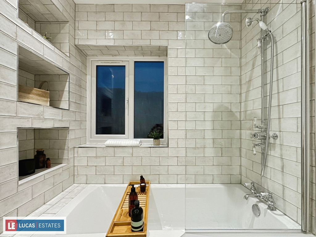2 bed cottage for sale in Renovated Cottage, Colly Row, Bedlinog - Property Image 9