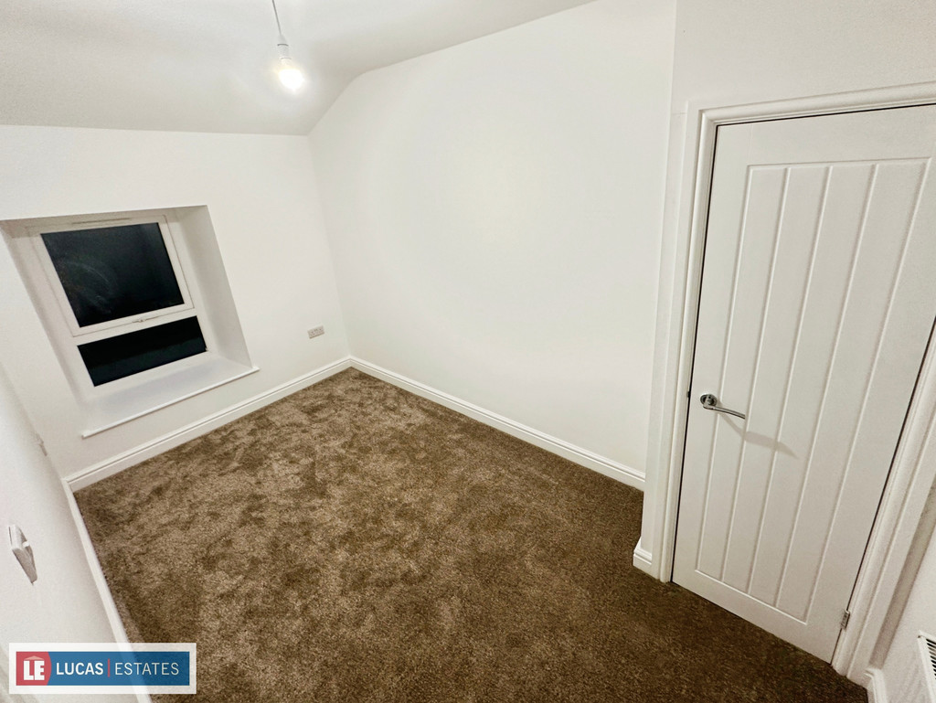 2 bed cottage for sale in Renovated Cottage, Colly Row, Bedlinog - Property Image 11