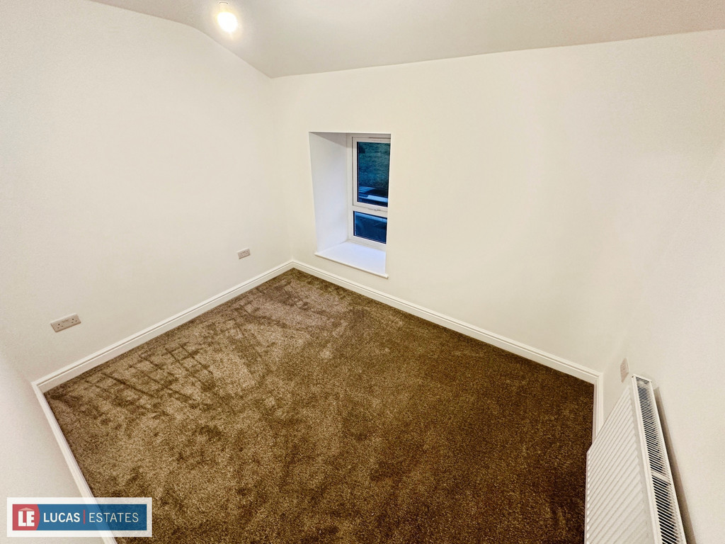 2 bed cottage for sale in Renovated Cottage, Colly Row, Bedlinog - Property Image 12