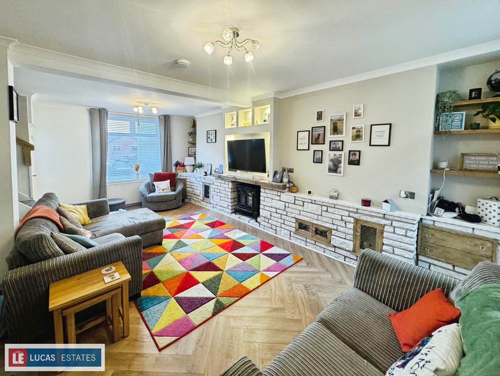 3 bed terraced house for sale in Park Place, Bargoed  - Property Image 2