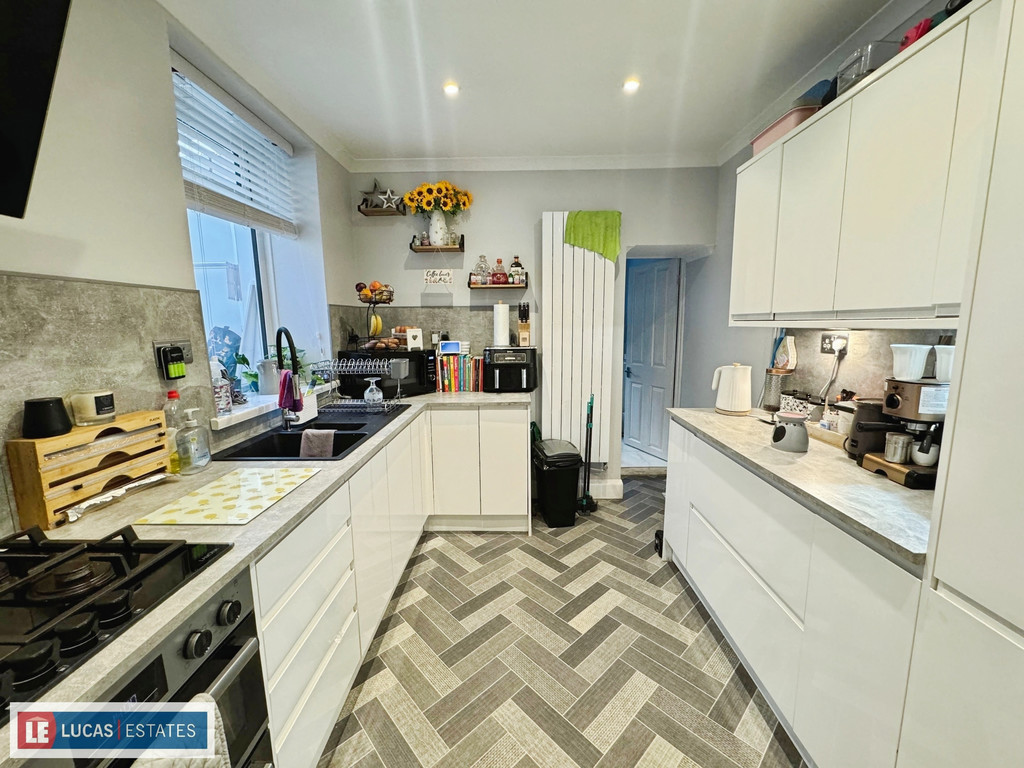 3 bed terraced house for sale in Park Place, Bargoed  - Property Image 3