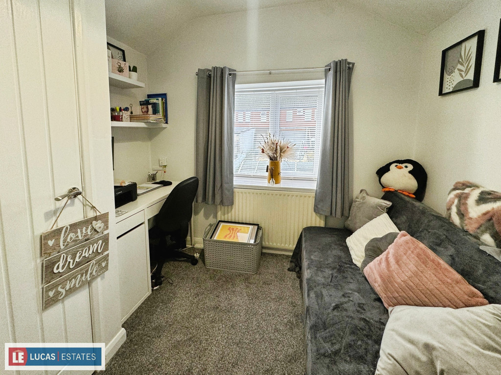 3 bed terraced house for sale in Park Place, Bargoed  - Property Image 11