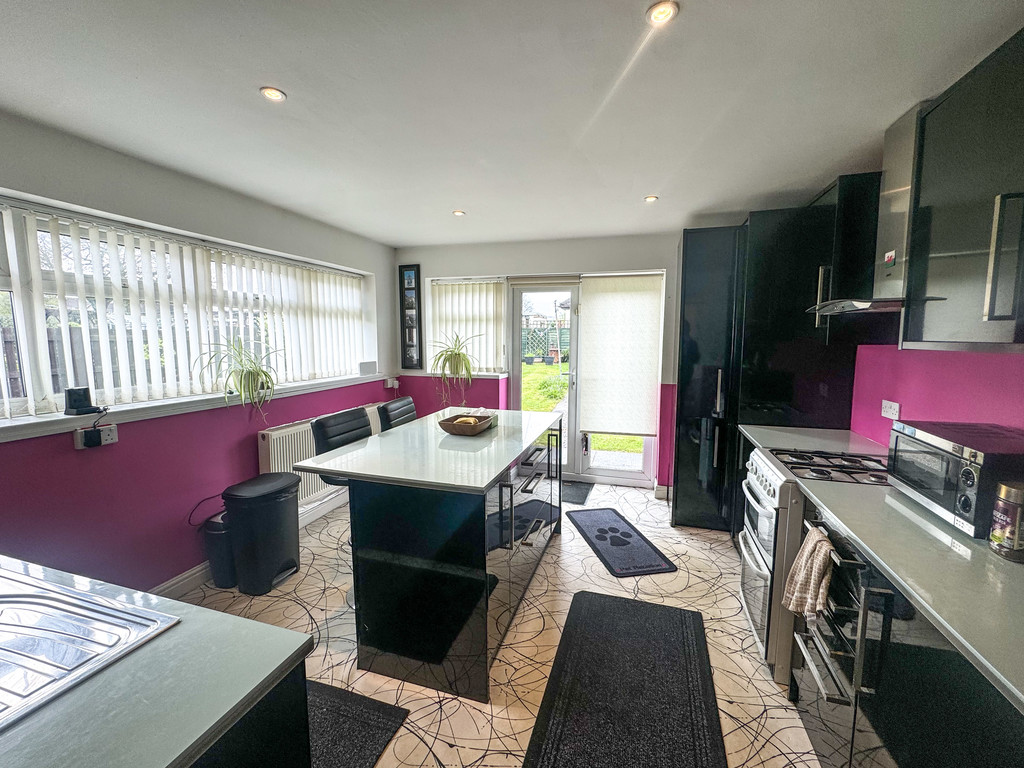 2 bed semi-detached bungalow for sale in Bryn Lane, Pontllanfraith  - Property Image 4