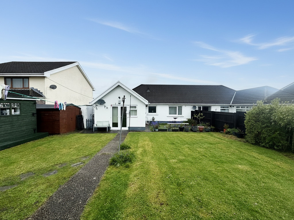 2 bed semi-detached bungalow for sale in Bryn Lane, Pontllanfraith  - Property Image 12