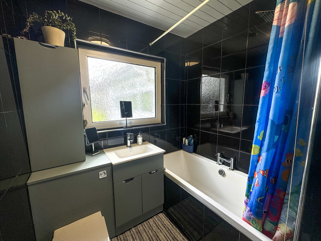 2 bed semi-detached bungalow for sale in Bryn Lane, Pontllanfraith  - Property Image 7