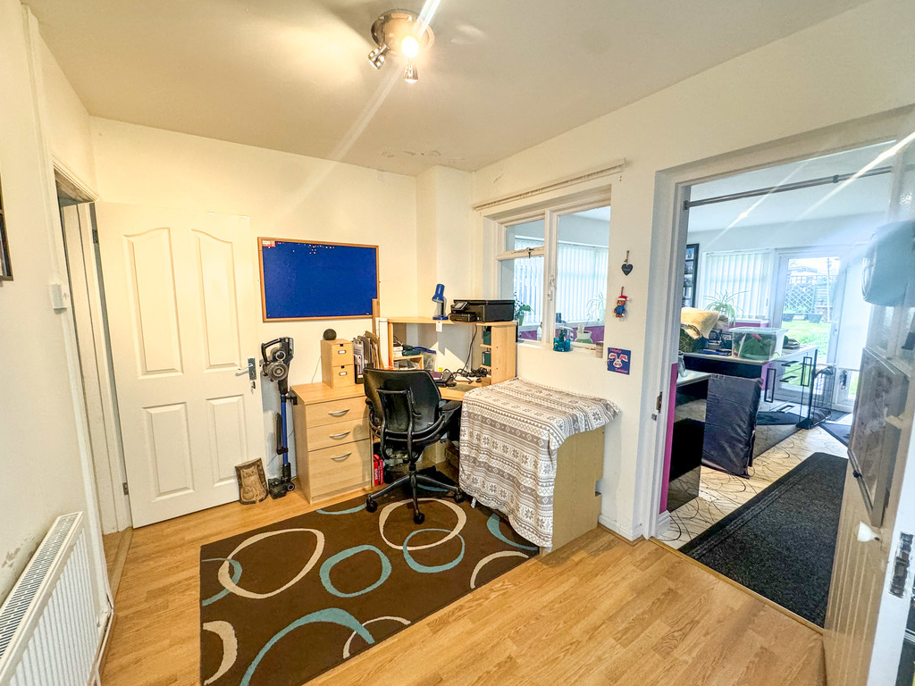 2 bed semi-detached bungalow for sale in Bryn Lane, Pontllanfraith  - Property Image 6